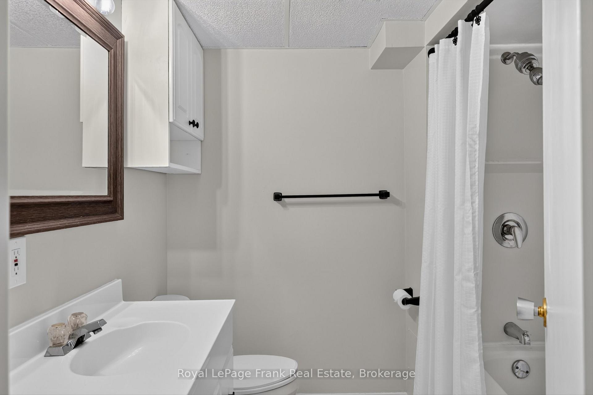 Photo 21 of 1717 Woodgrove Crescent, Peterborough, Monaghan Ward 2 — HOMEH