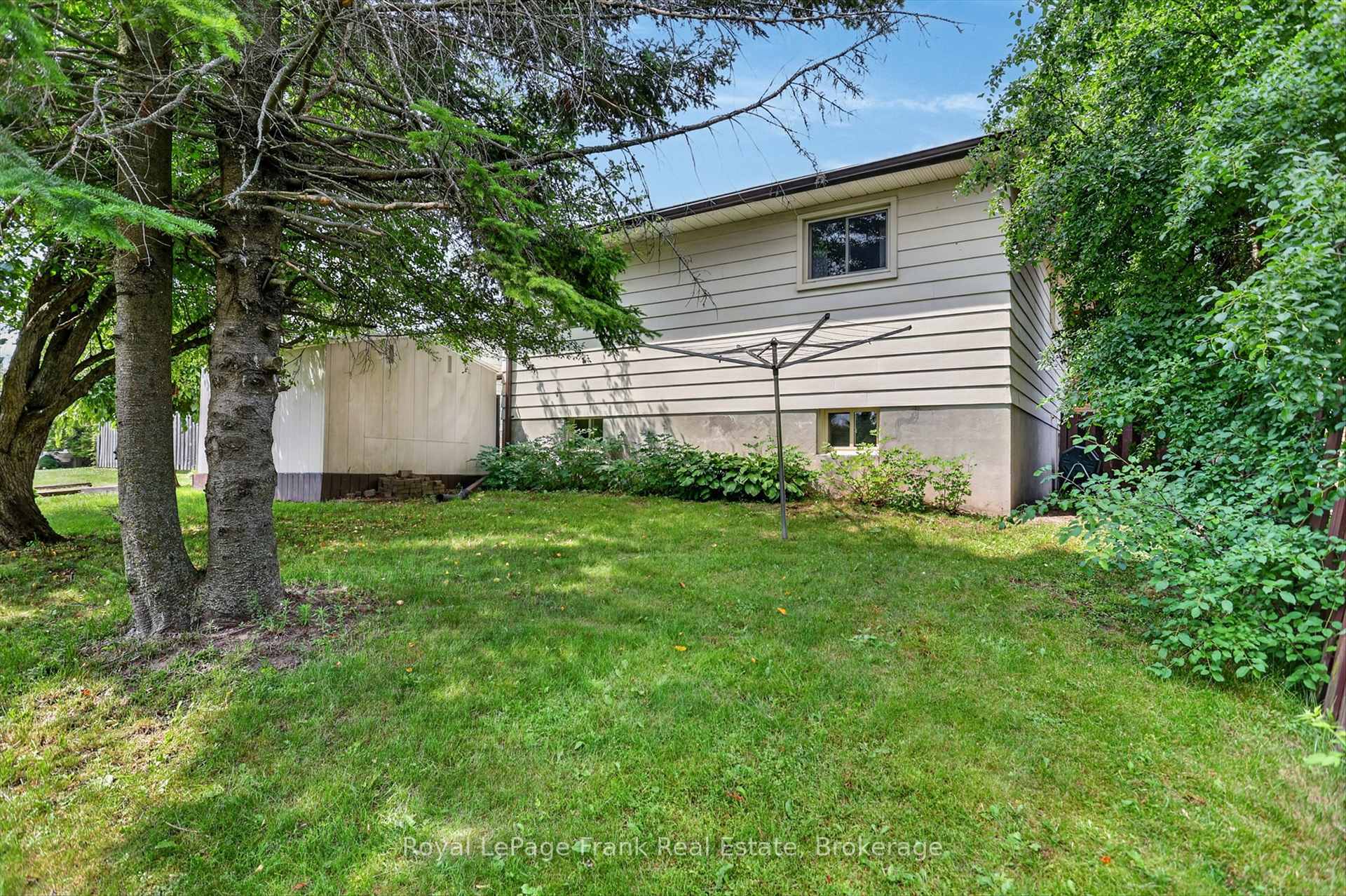 Photo 27 of 1717 Woodgrove Crescent, Peterborough, Monaghan Ward 2 — HOMEH