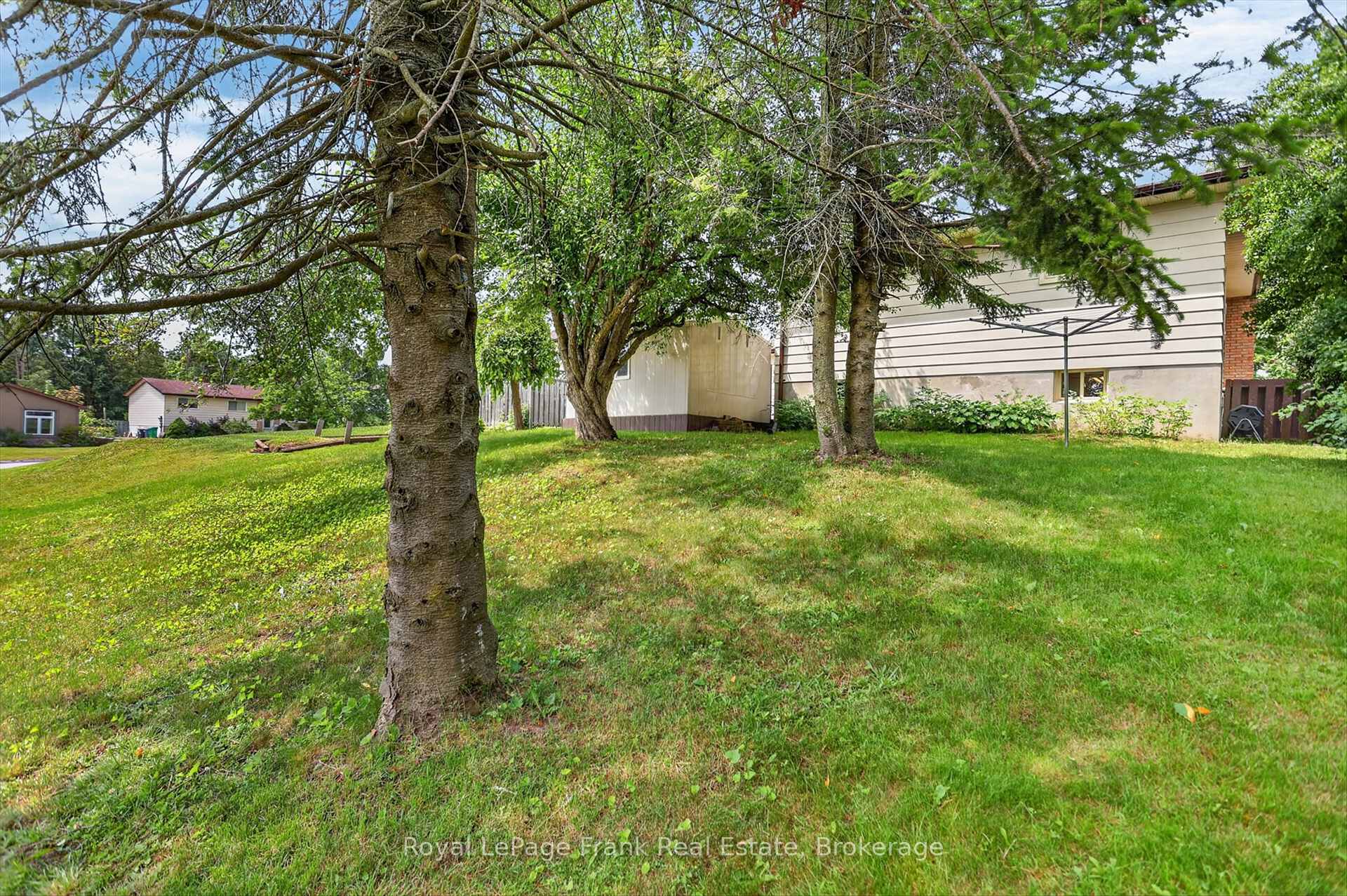 Photo 28 of 1717 Woodgrove Crescent, Peterborough, Monaghan Ward 2 — HOMEH