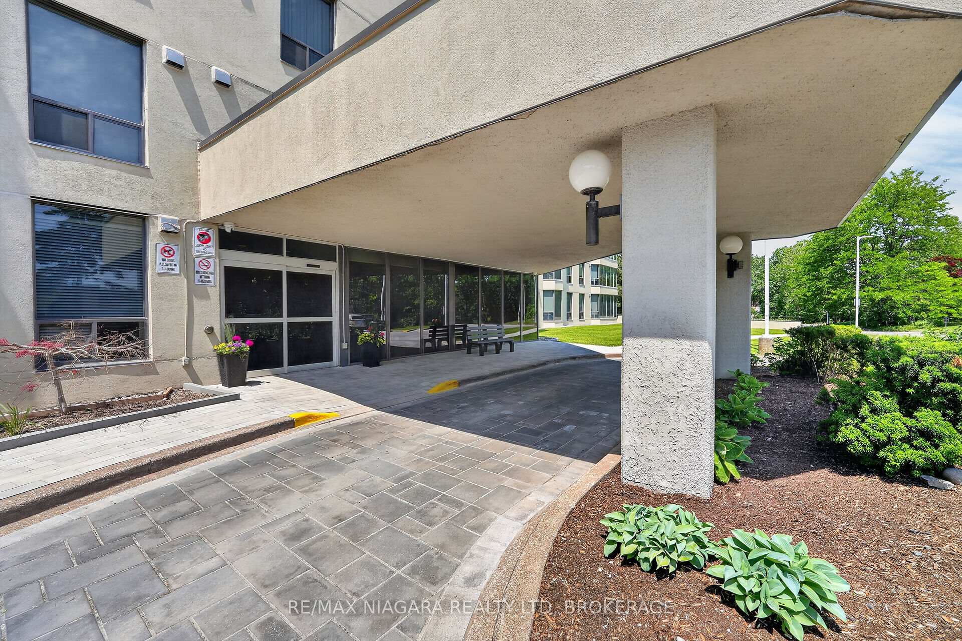 Photo 2 of Unit 501, 81 Scott Street, St. Catharines, Lakeport — HOMEH