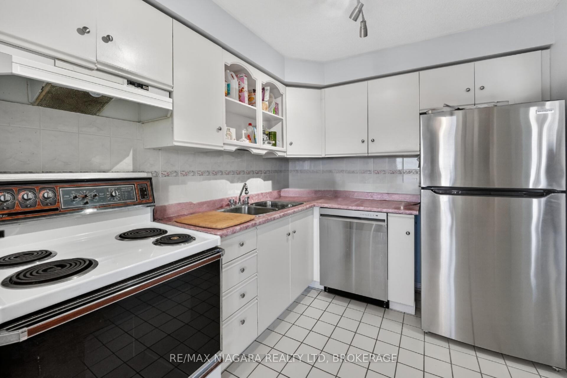 Photo 10 of Unit 501, 81 Scott Street, St. Catharines, Lakeport — HOMEH