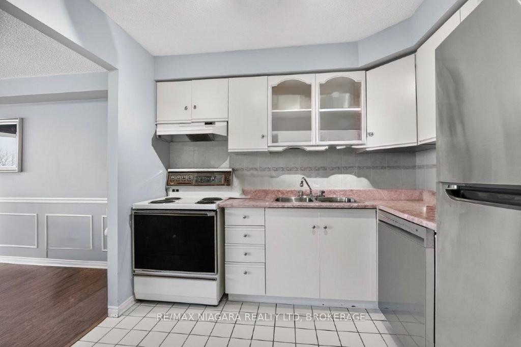 Photo 11 of Unit 501, 81 Scott Street, St. Catharines, Lakeport — HOMEH