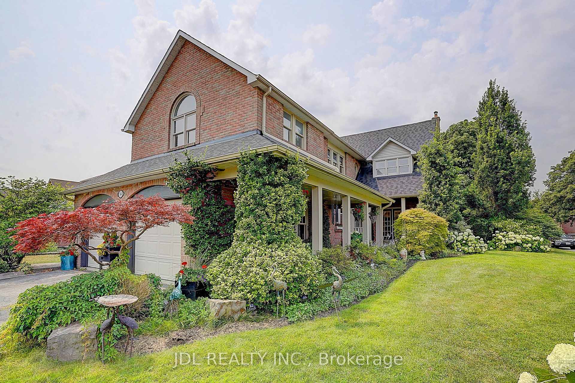 Photo 3 of 84 Longwater Chase, Markham, Unionville — HOMEH
