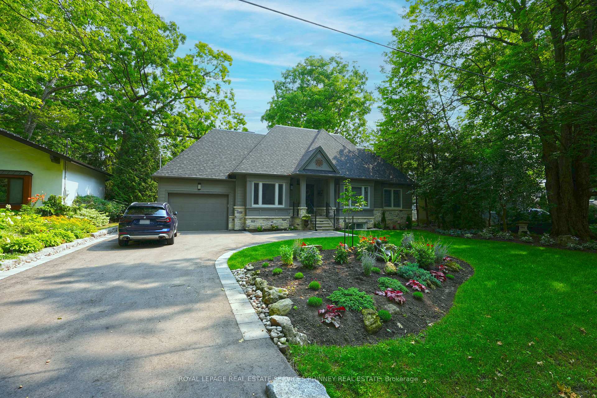 Front of 1413 Queen Victoria Avenue