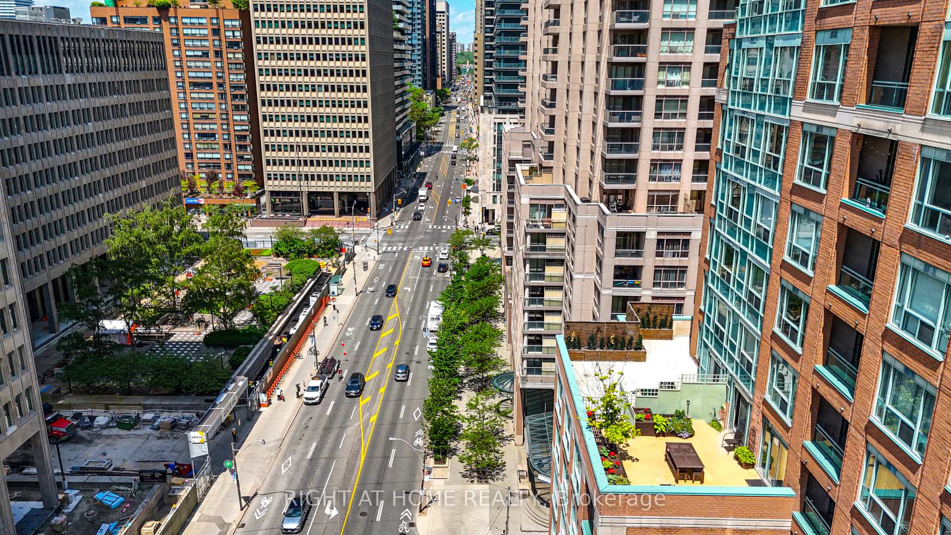 Photo 2 of Unit 1008, 889 Bay Street, Toronto, Bay Street Corridor — HOMEH
