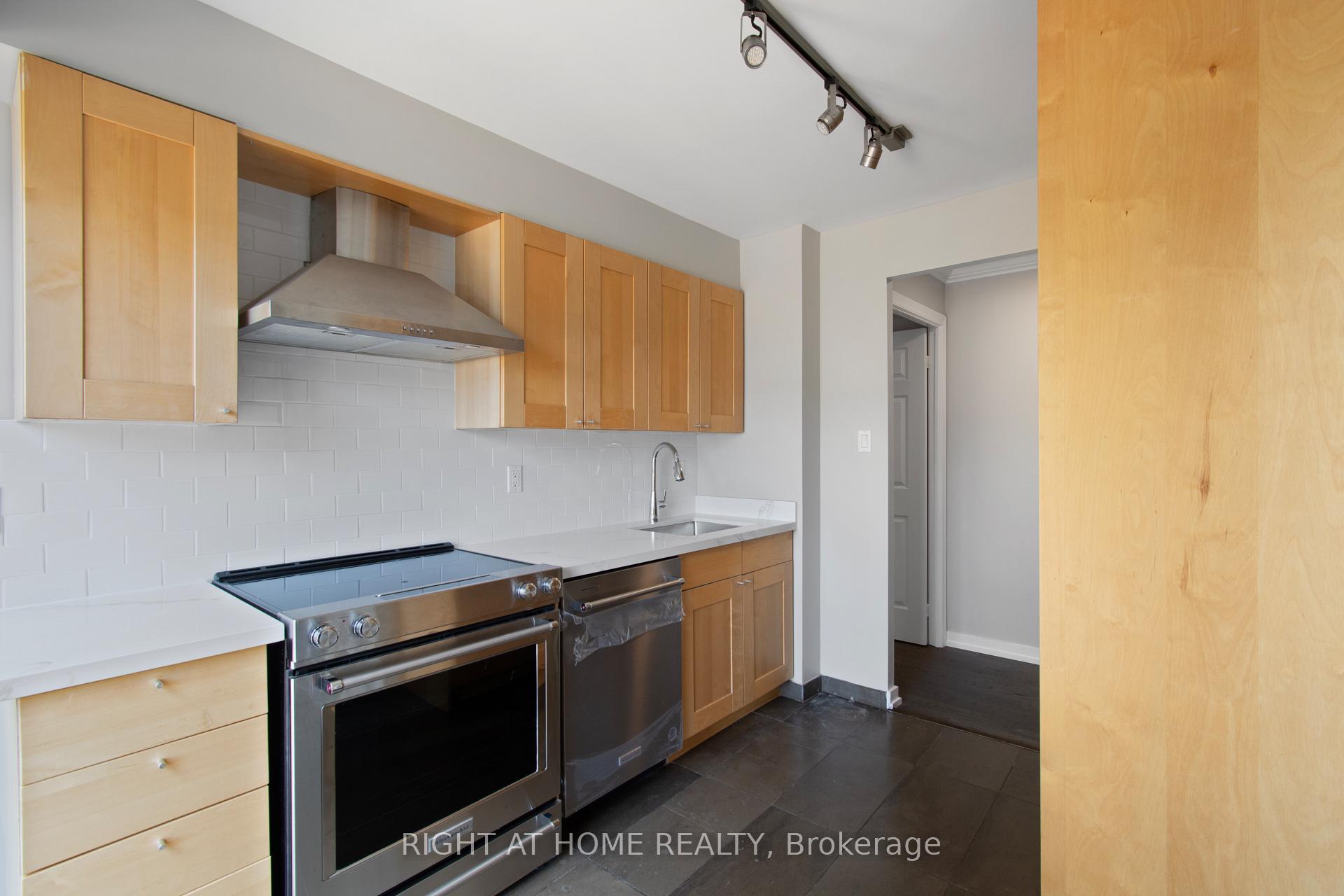 Photo 9 of Unit 1008, 889 Bay Street, Toronto, Bay Street Corridor — HOMEH