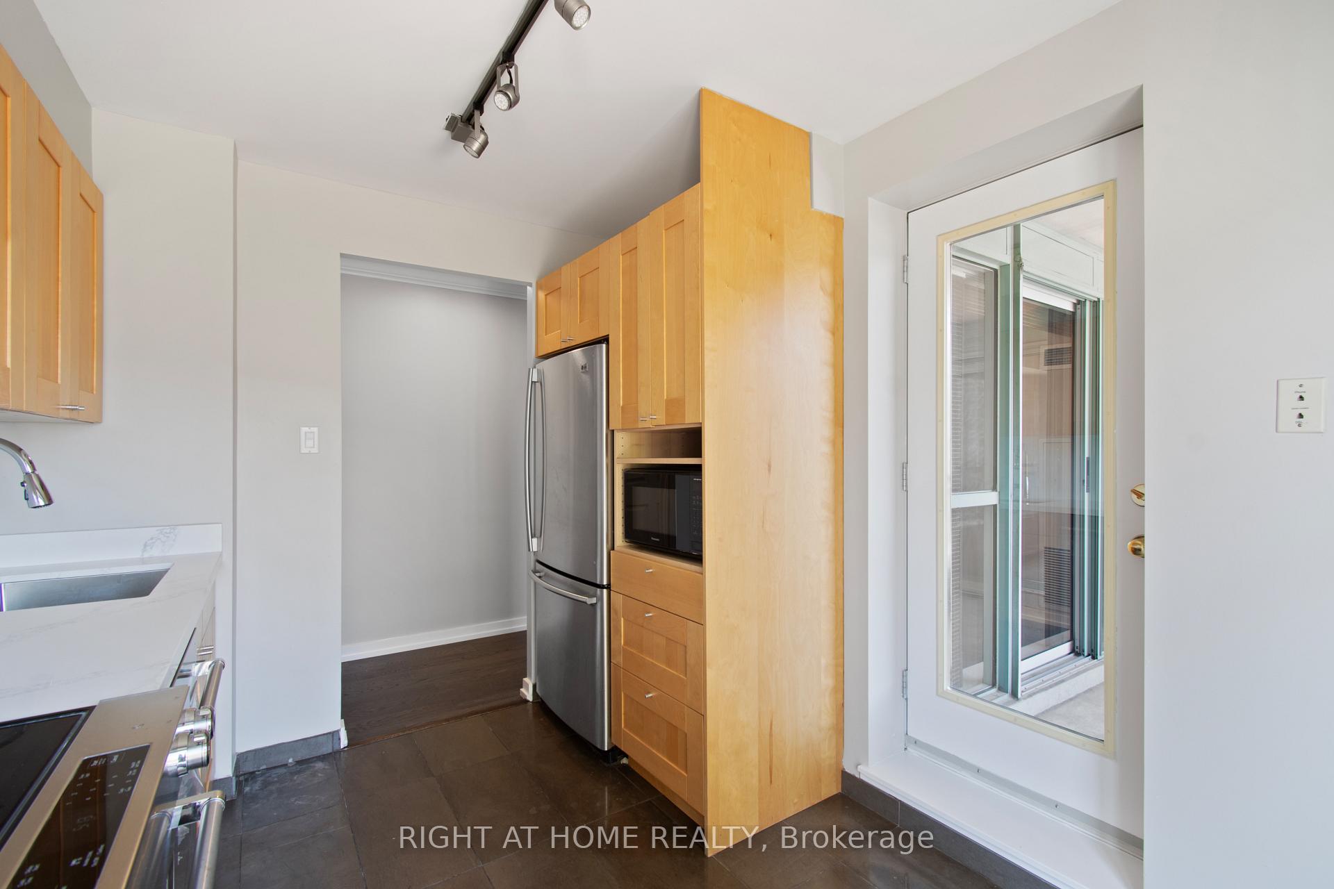 Photo 10 of Unit 1008, 889 Bay Street, Toronto, Bay Street Corridor — HOMEH