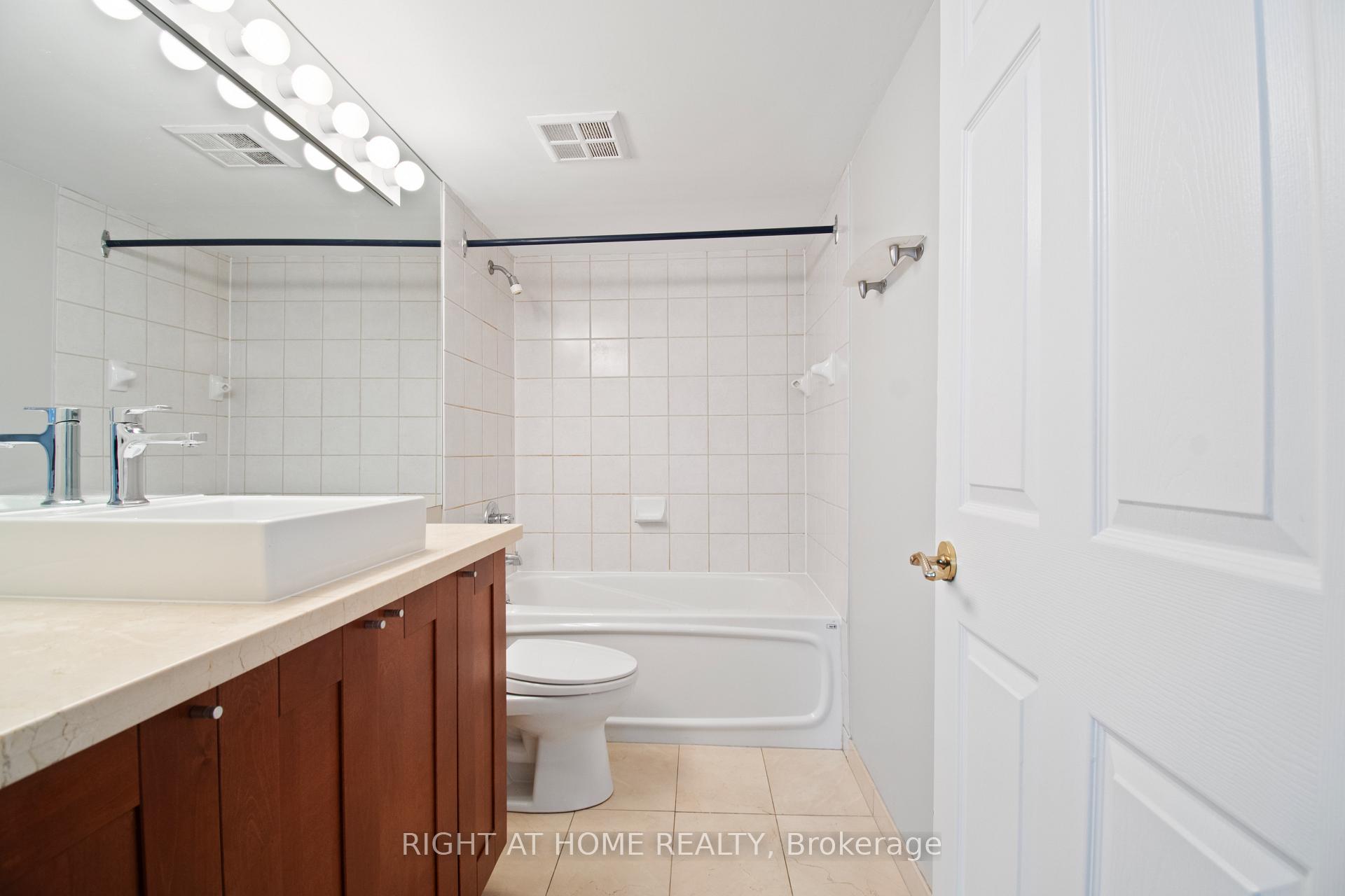 Photo 13 of Unit 1008, 889 Bay Street, Toronto, Bay Street Corridor — HOMEH