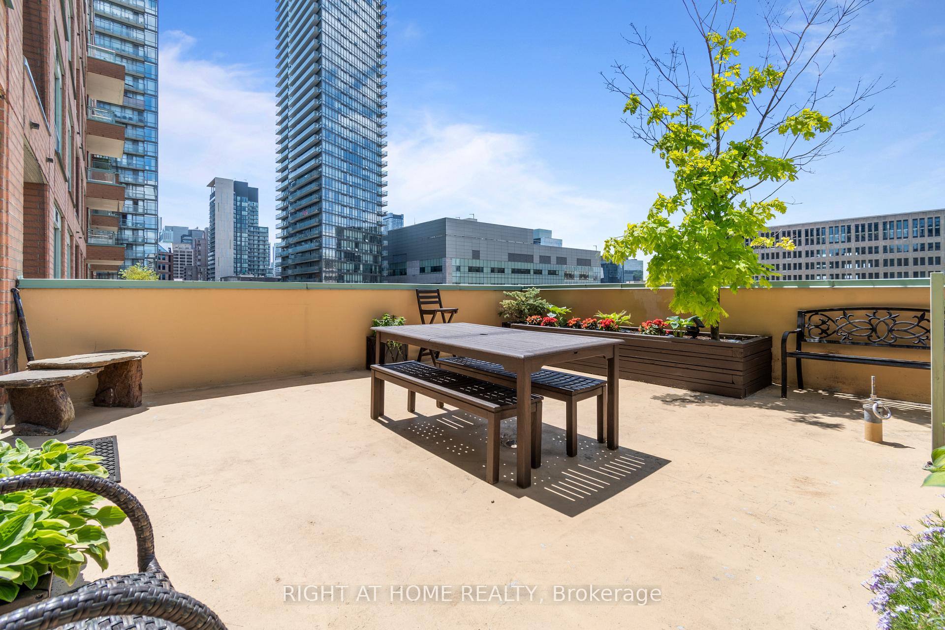 Photo 16 of Unit 1008, 889 Bay Street, Toronto, Bay Street Corridor — HOMEH