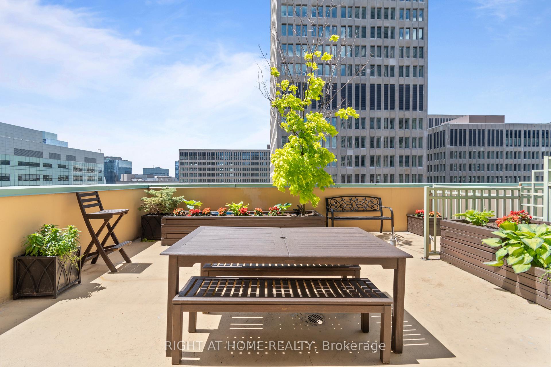 Photo 18 of Unit 1008, 889 Bay Street, Toronto, Bay Street Corridor — HOMEH