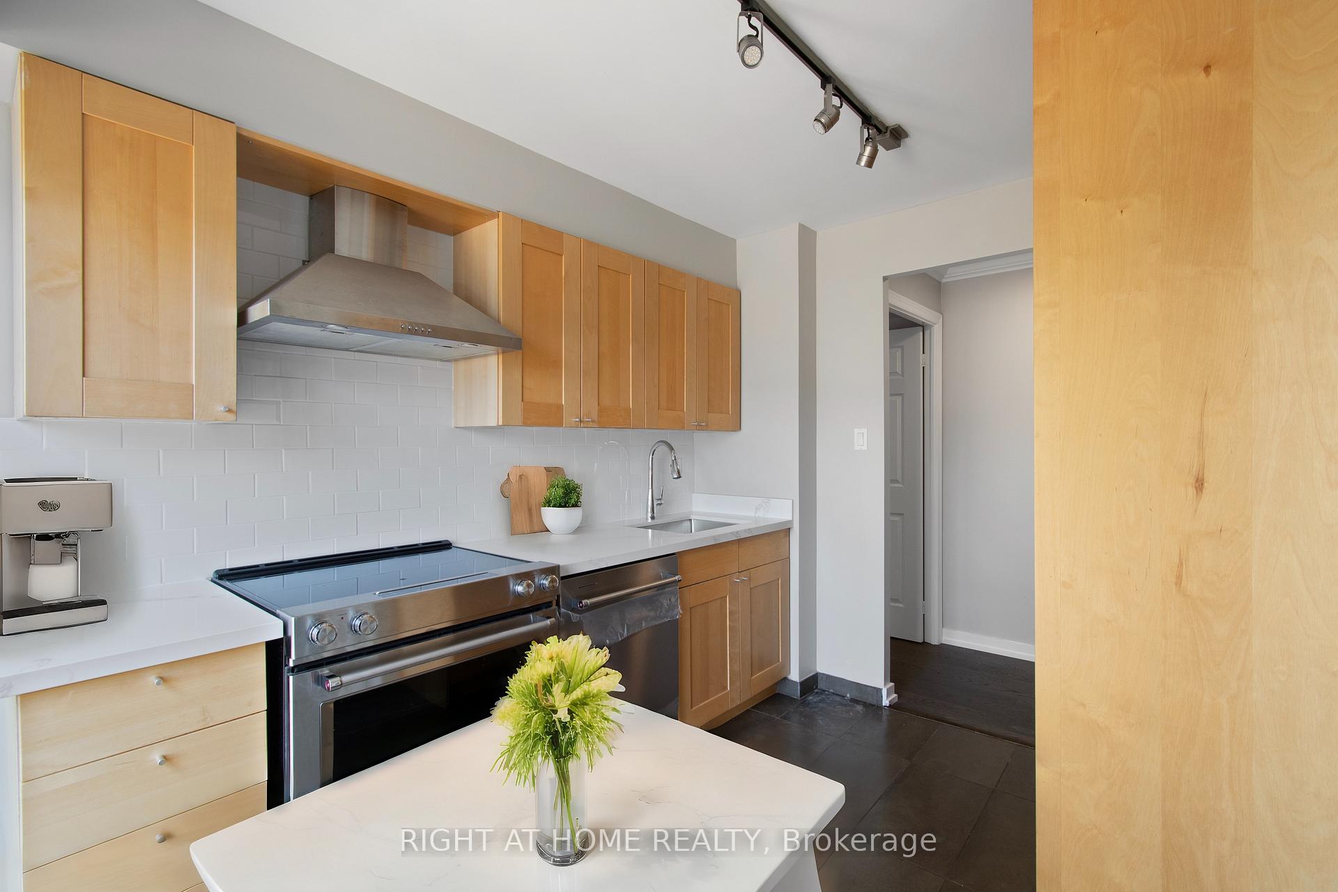 Photo 27 of Unit 1008, 889 Bay Street, Toronto, Bay Street Corridor — HOMEH