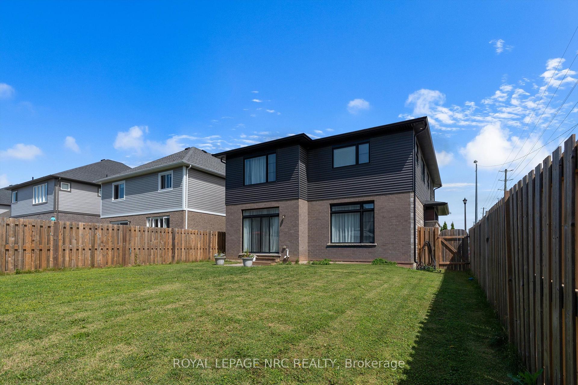 Photo 3 of 20 Myrtle Street, Pelham, Fonthill — HOMEH
