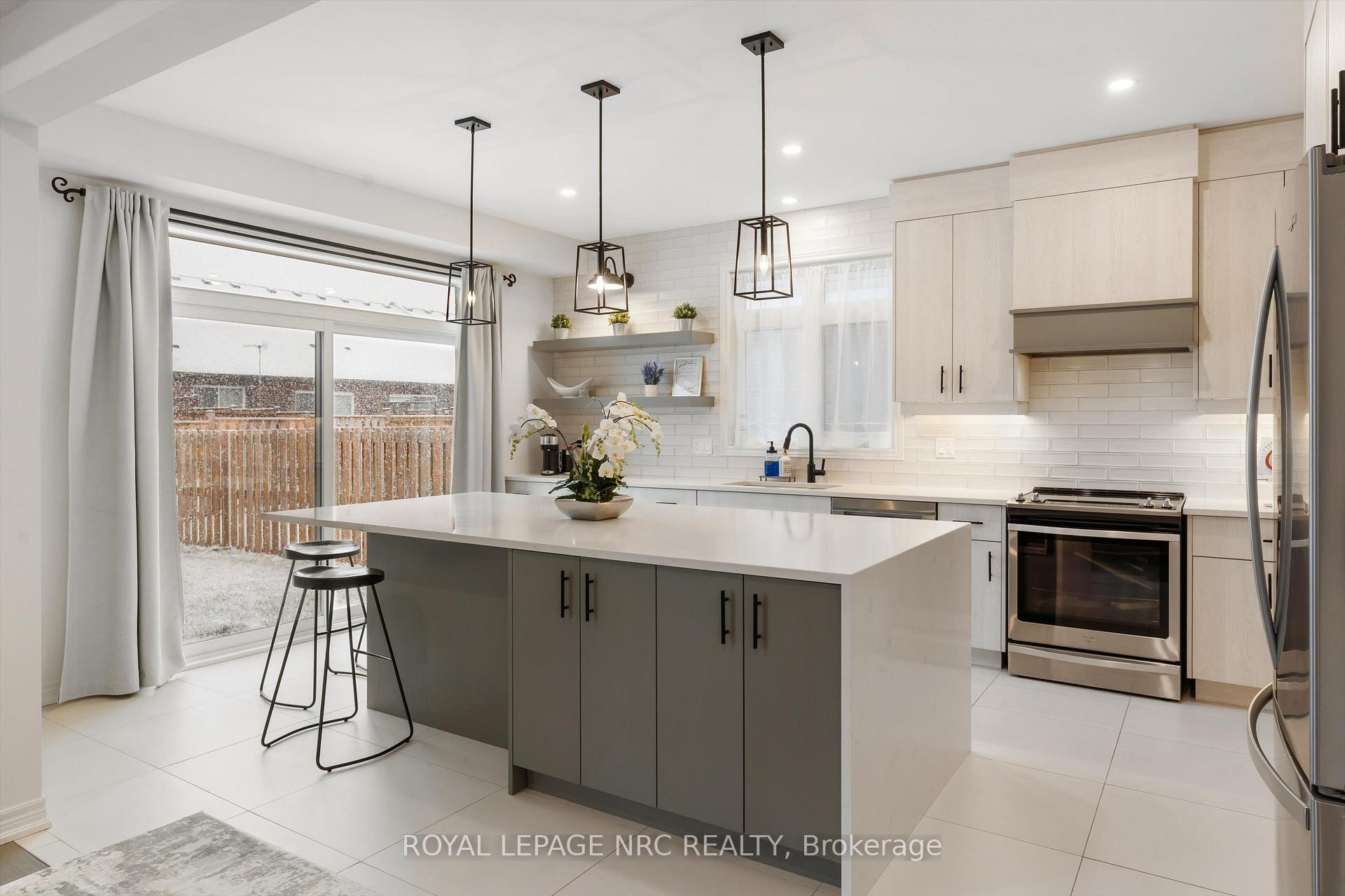 Photo 12 of 20 Myrtle Street, Pelham, Fonthill — HOMEH