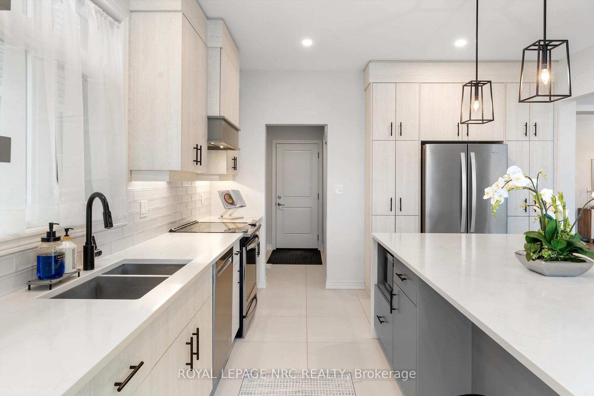 Photo 13 of 20 Myrtle Street, Pelham, Fonthill — HOMEH
