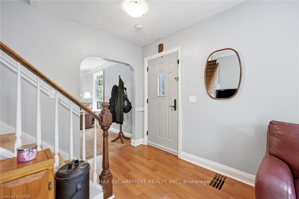 Photo 3 of 938 Cloverleaf Drive, Burlington, LaSalle — HOMEH