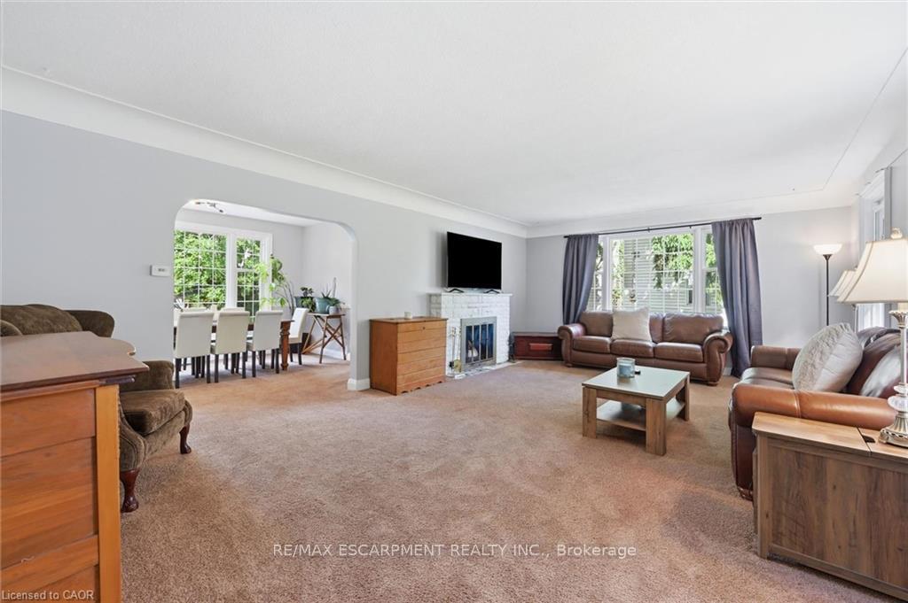 Photo 4 of 938 Cloverleaf Drive, Burlington, LaSalle — HOMEH