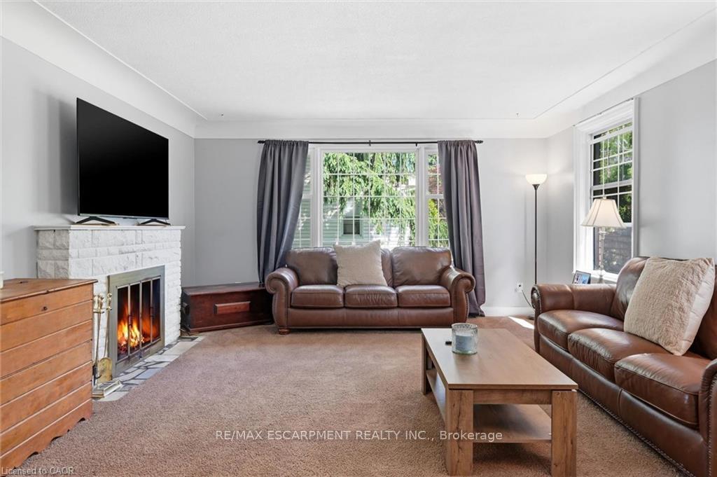 Photo 5 of 938 Cloverleaf Drive, Burlington, LaSalle — HOMEH