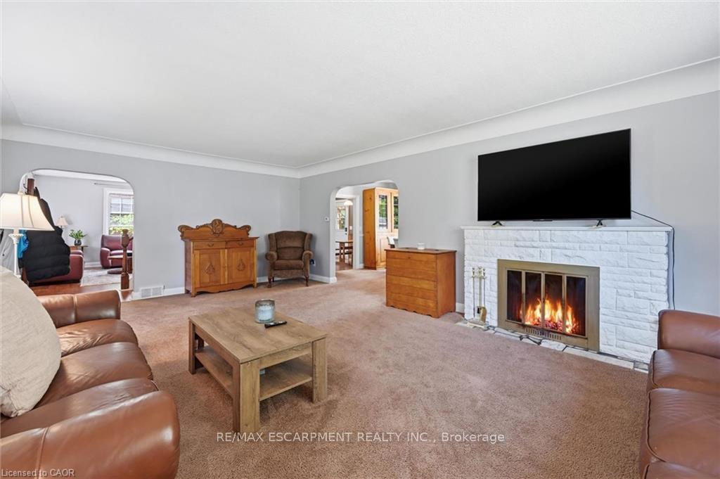 Photo 7 of 938 Cloverleaf Drive, Burlington, LaSalle — HOMEH