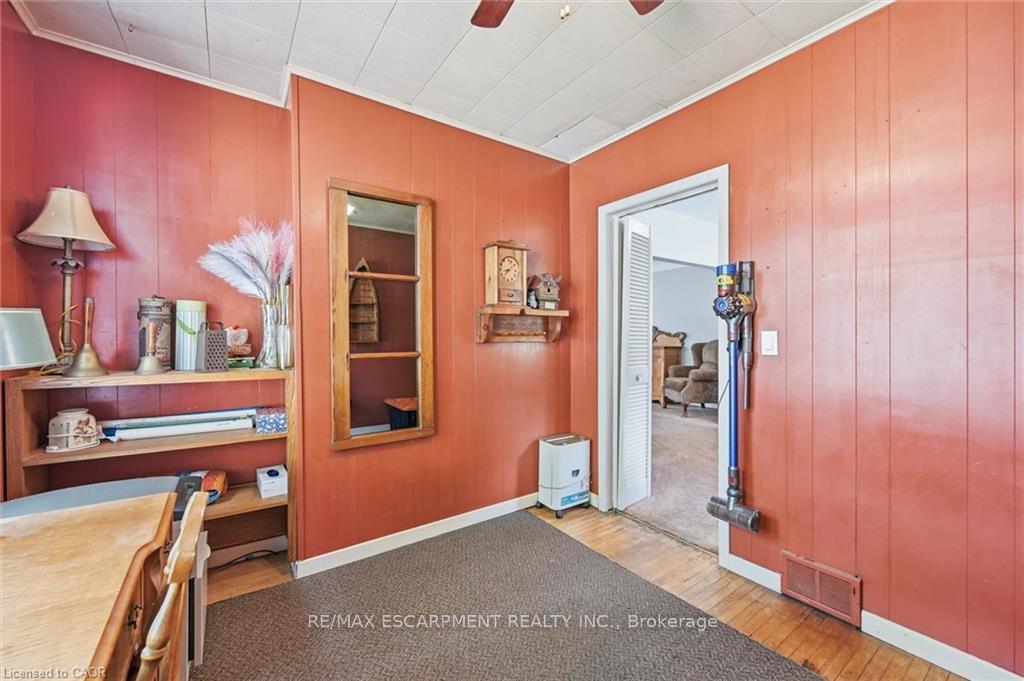 Photo 12 of 938 Cloverleaf Drive, Burlington, LaSalle — HOMEH