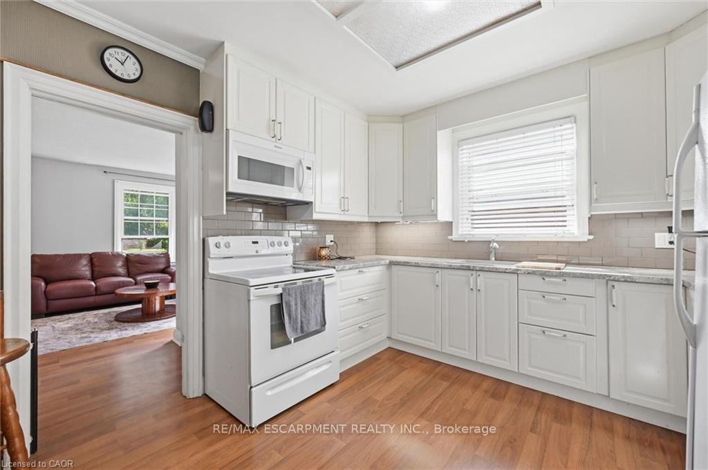 Photo 15 of 938 Cloverleaf Drive, Burlington, LaSalle — HOMEH