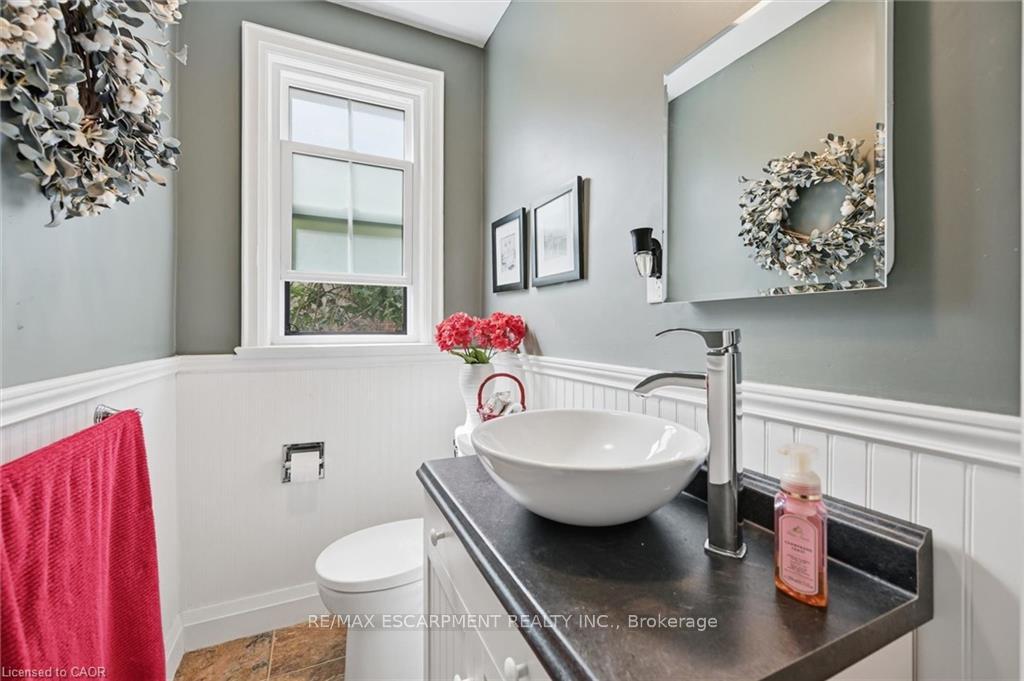 Photo 18 of 938 Cloverleaf Drive, Burlington, LaSalle — HOMEH