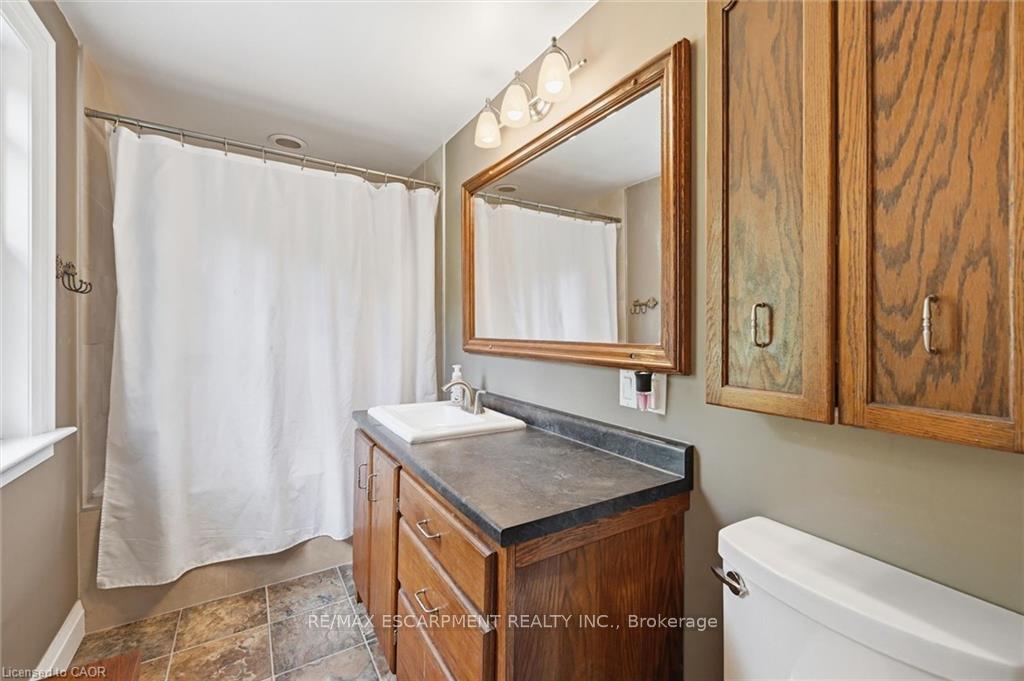 Photo 23 of 938 Cloverleaf Drive, Burlington, LaSalle — HOMEH