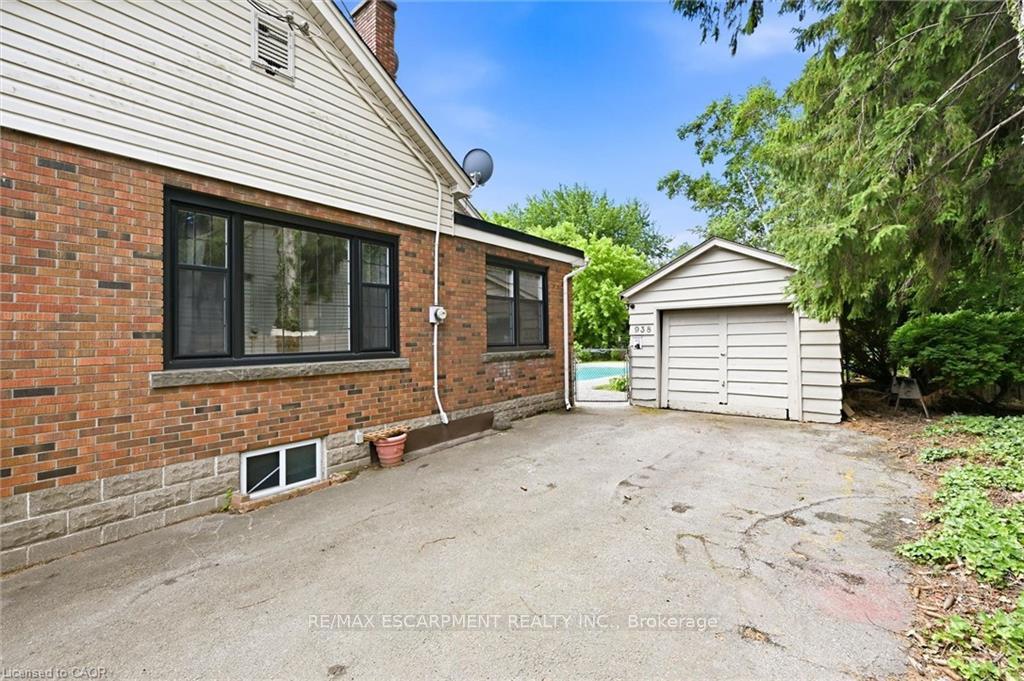 Photo 24 of 938 Cloverleaf Drive, Burlington, LaSalle — HOMEH