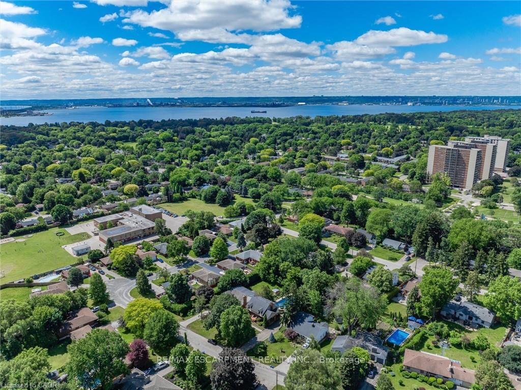 Photo 32 of 938 Cloverleaf Drive, Burlington, LaSalle — HOMEH