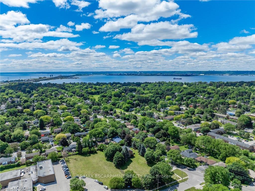 Photo 33 of 938 Cloverleaf Drive, Burlington, LaSalle — HOMEH