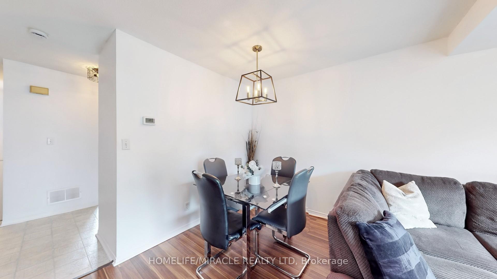 Photo 9 of 4 William Curtis Circle, Newmarket, Gorham-College Manor — HOMEH