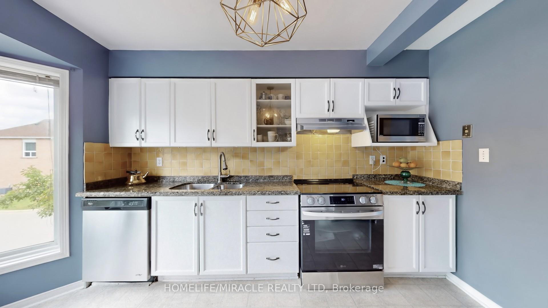 Photo 12 of 4 William Curtis Circle, Newmarket, Gorham-College Manor — HOMEH
