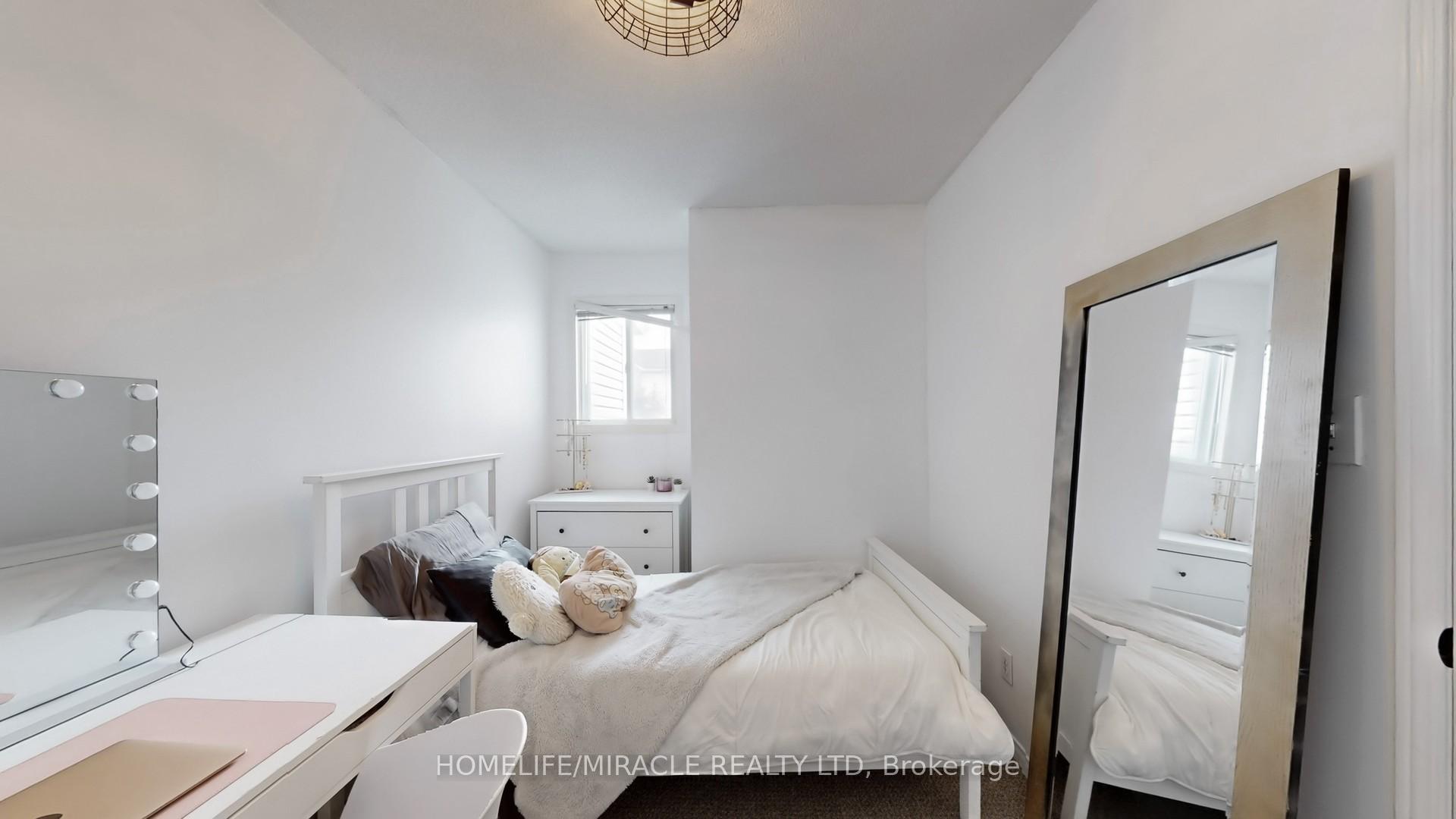 Photo 25 of 4 William Curtis Circle, Newmarket, Gorham-College Manor — HOMEH