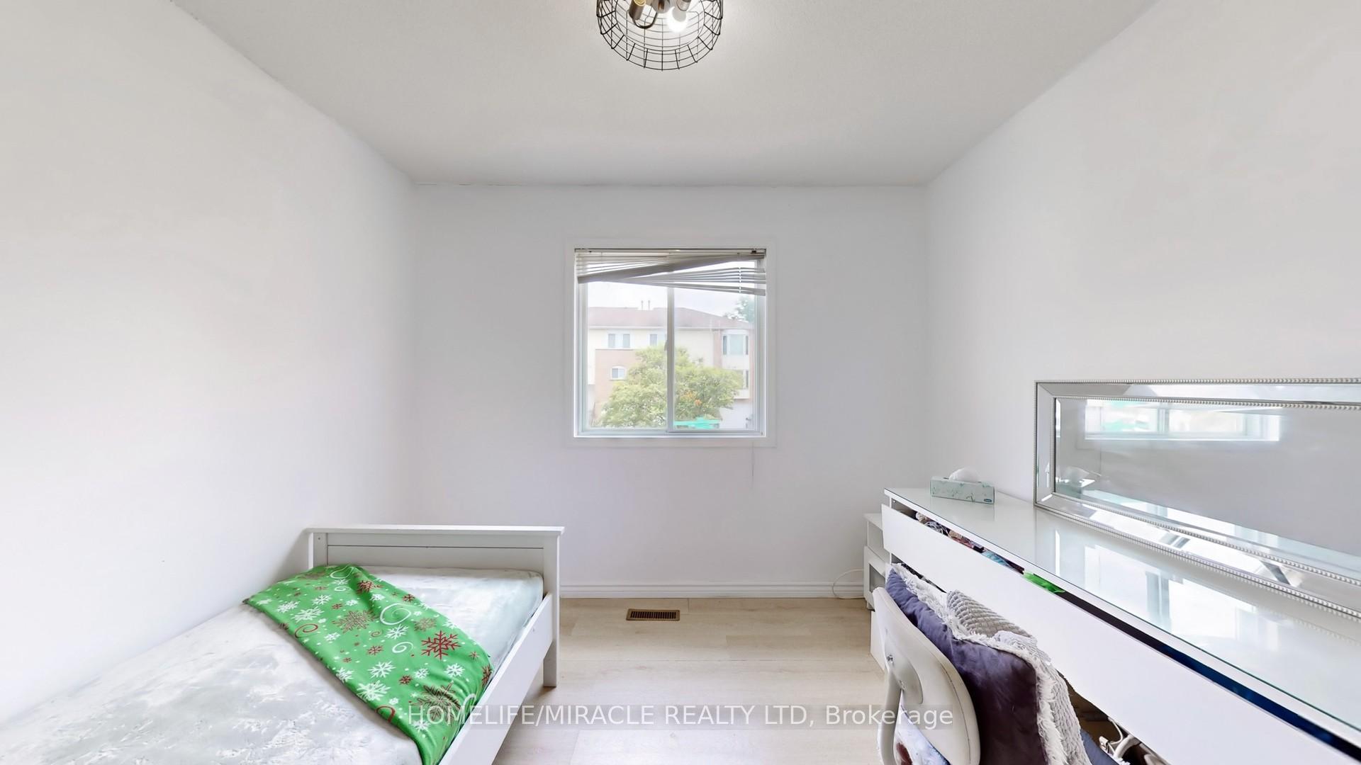 Photo 26 of 4 William Curtis Circle, Newmarket, Gorham-College Manor — HOMEH