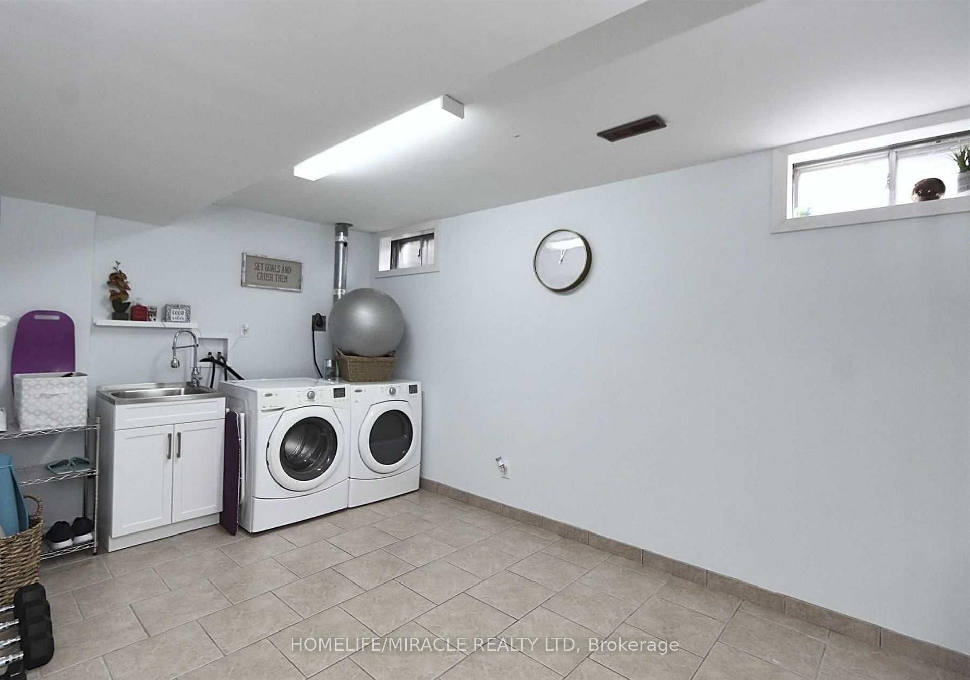 Photo 32 of 4 William Curtis Circle, Newmarket, Gorham-College Manor — HOMEH