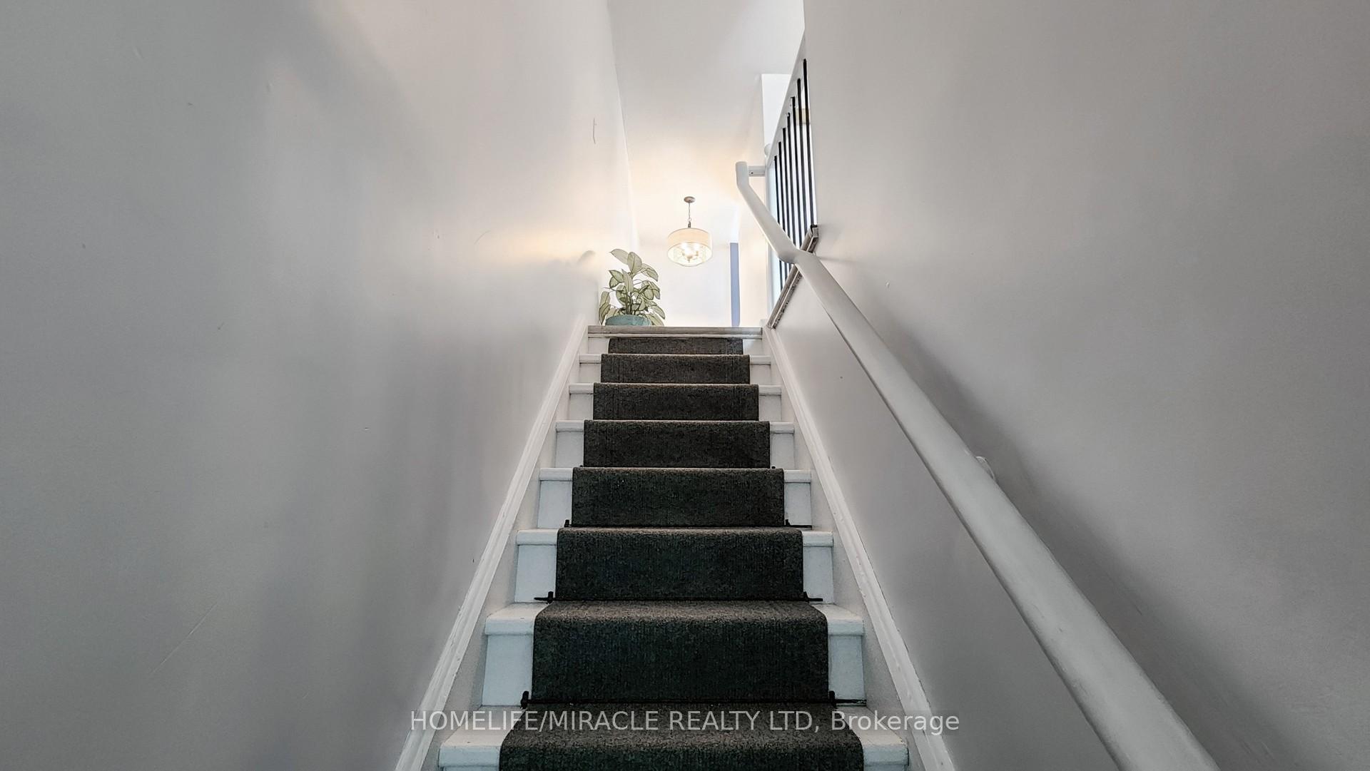 Photo 33 of 4 William Curtis Circle, Newmarket, Gorham-College Manor — HOMEH
