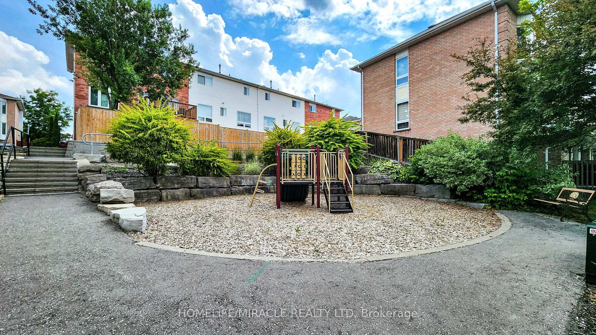 Photo 37 of 4 William Curtis Circle, Newmarket, Gorham-College Manor — HOMEH