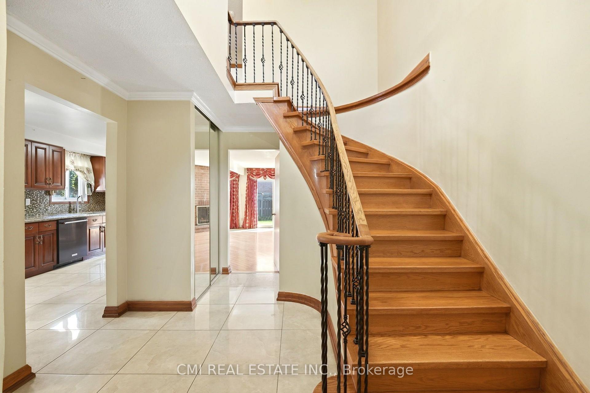 Photo 6 of 15 Cog Hill Drive, Vaughan, Brownridge — HOMEH
