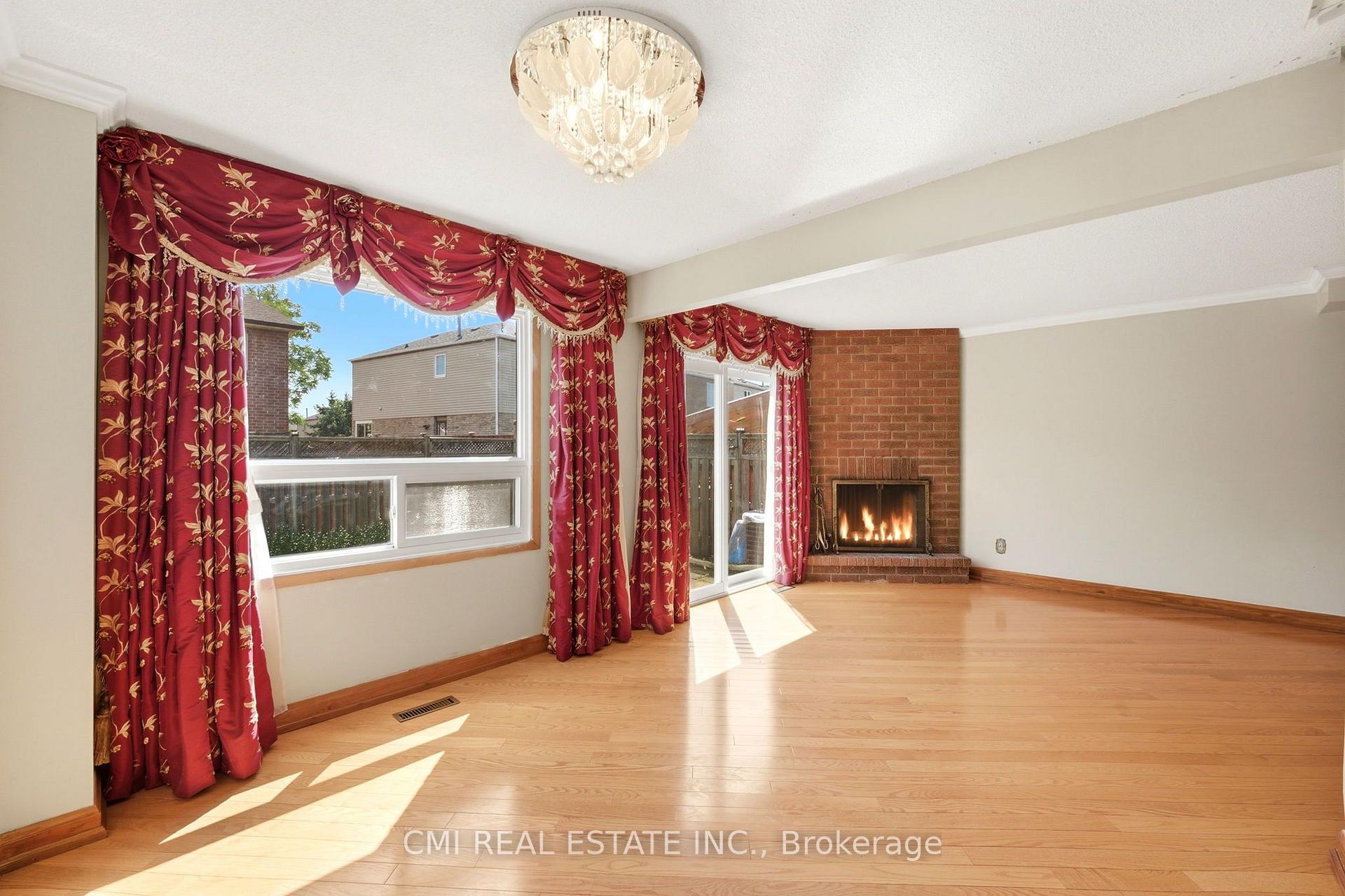 Photo 7 of 15 Cog Hill Drive, Vaughan, Brownridge — HOMEH