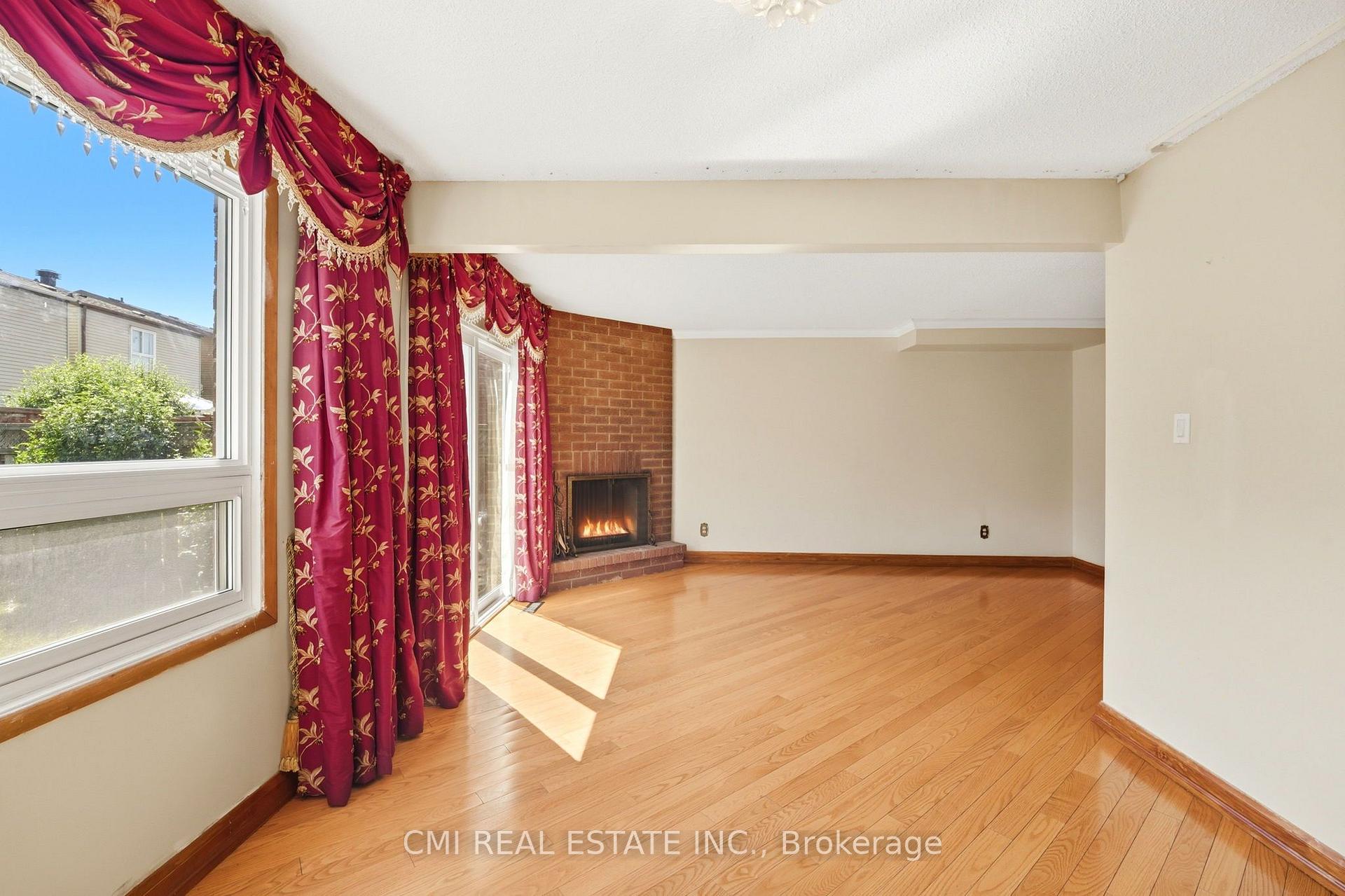 Photo 8 of 15 Cog Hill Drive, Vaughan, Brownridge — HOMEH