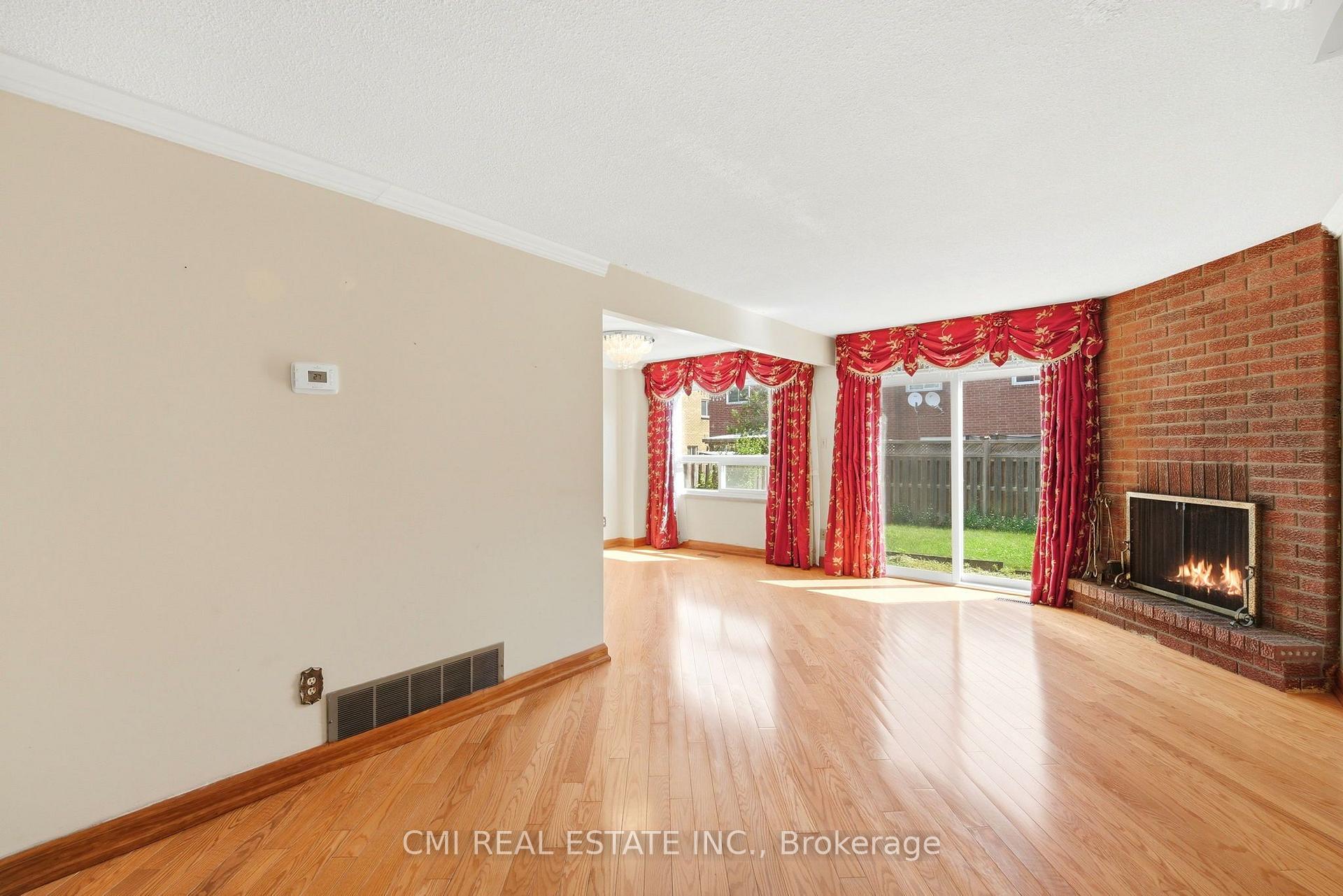 Photo 9 of 15 Cog Hill Drive, Vaughan, Brownridge — HOMEH