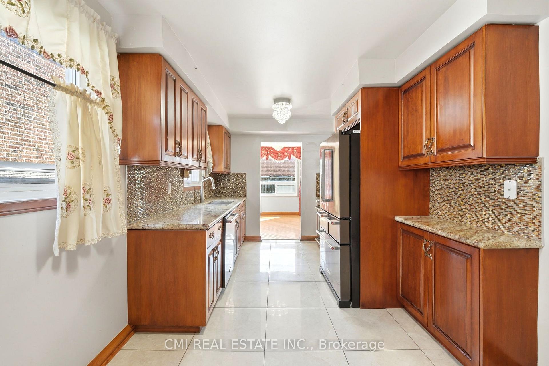 Photo 10 of 15 Cog Hill Drive, Vaughan, Brownridge — HOMEH