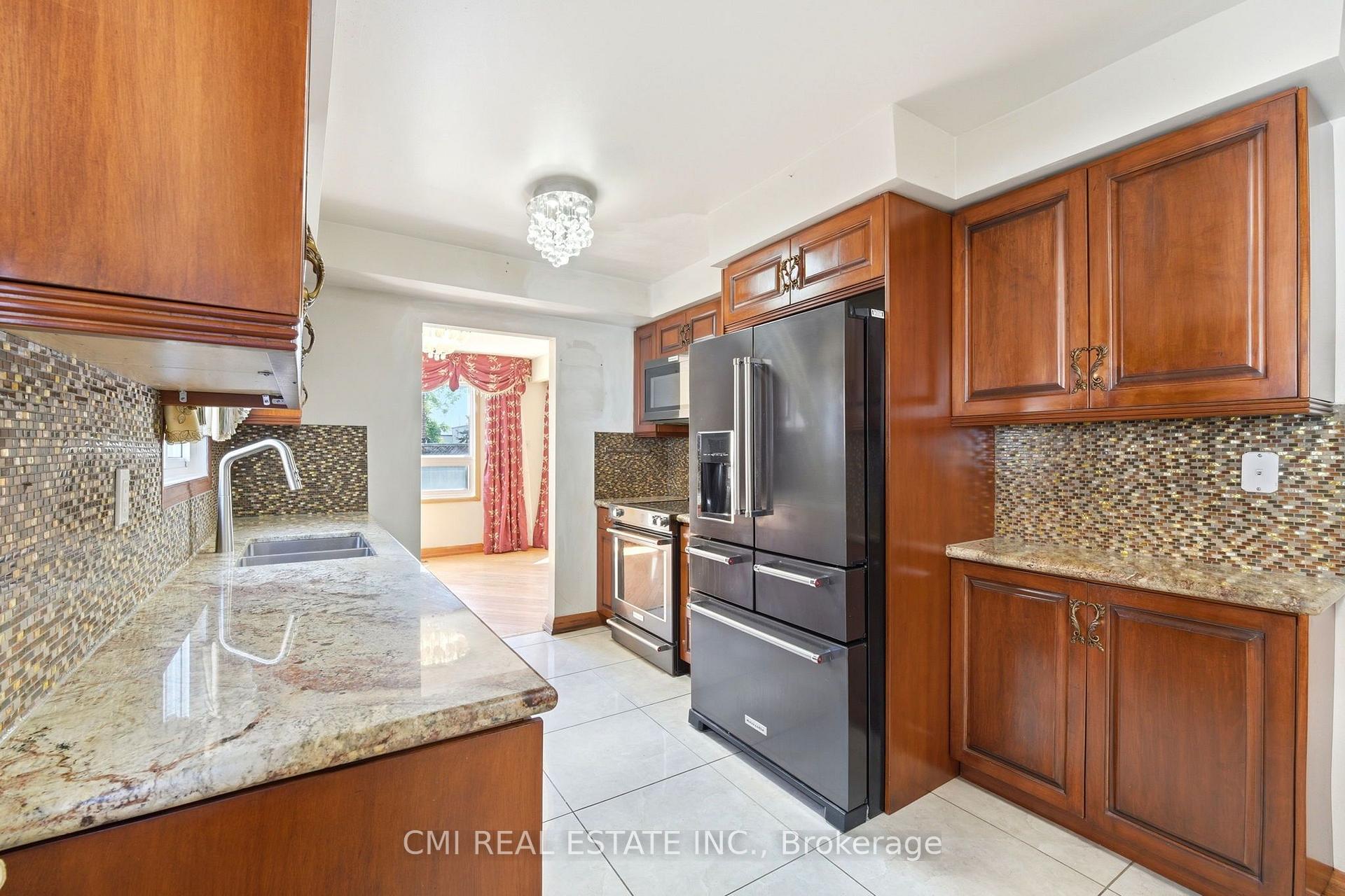 Photo 11 of 15 Cog Hill Drive, Vaughan, Brownridge — HOMEH