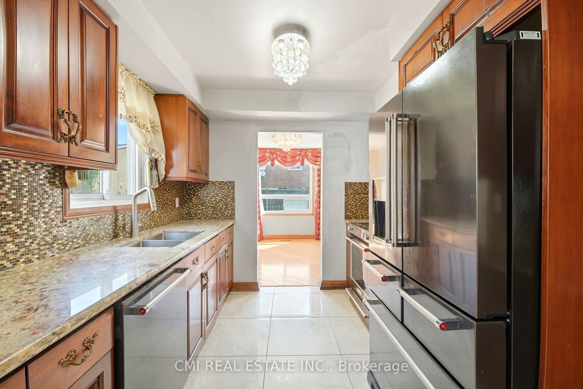 Photo 12 of 15 Cog Hill Drive, Vaughan, Brownridge — HOMEH