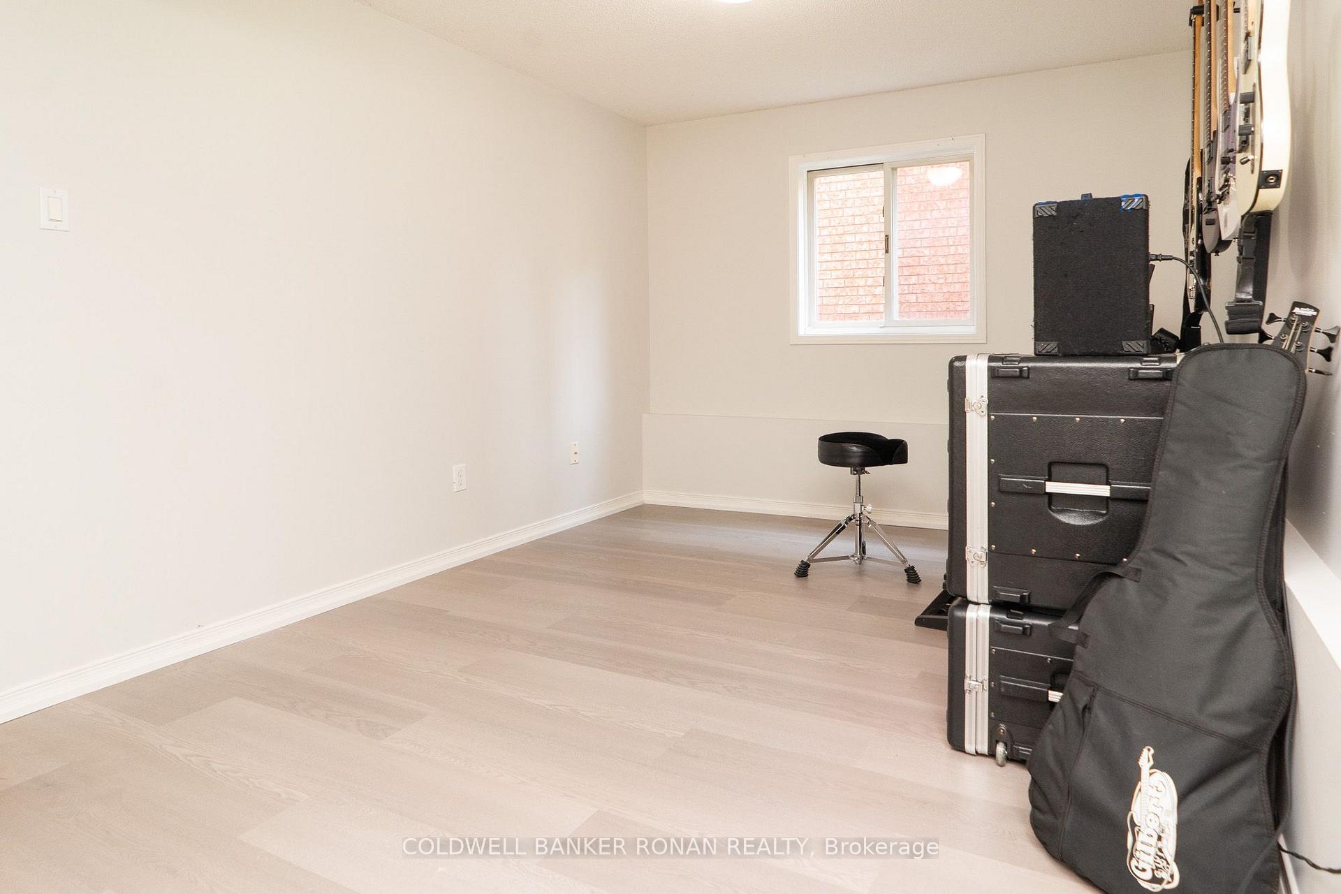 Photo 12 of 37 Ferguson Drive, Barrie, Northwest — HOMEH
