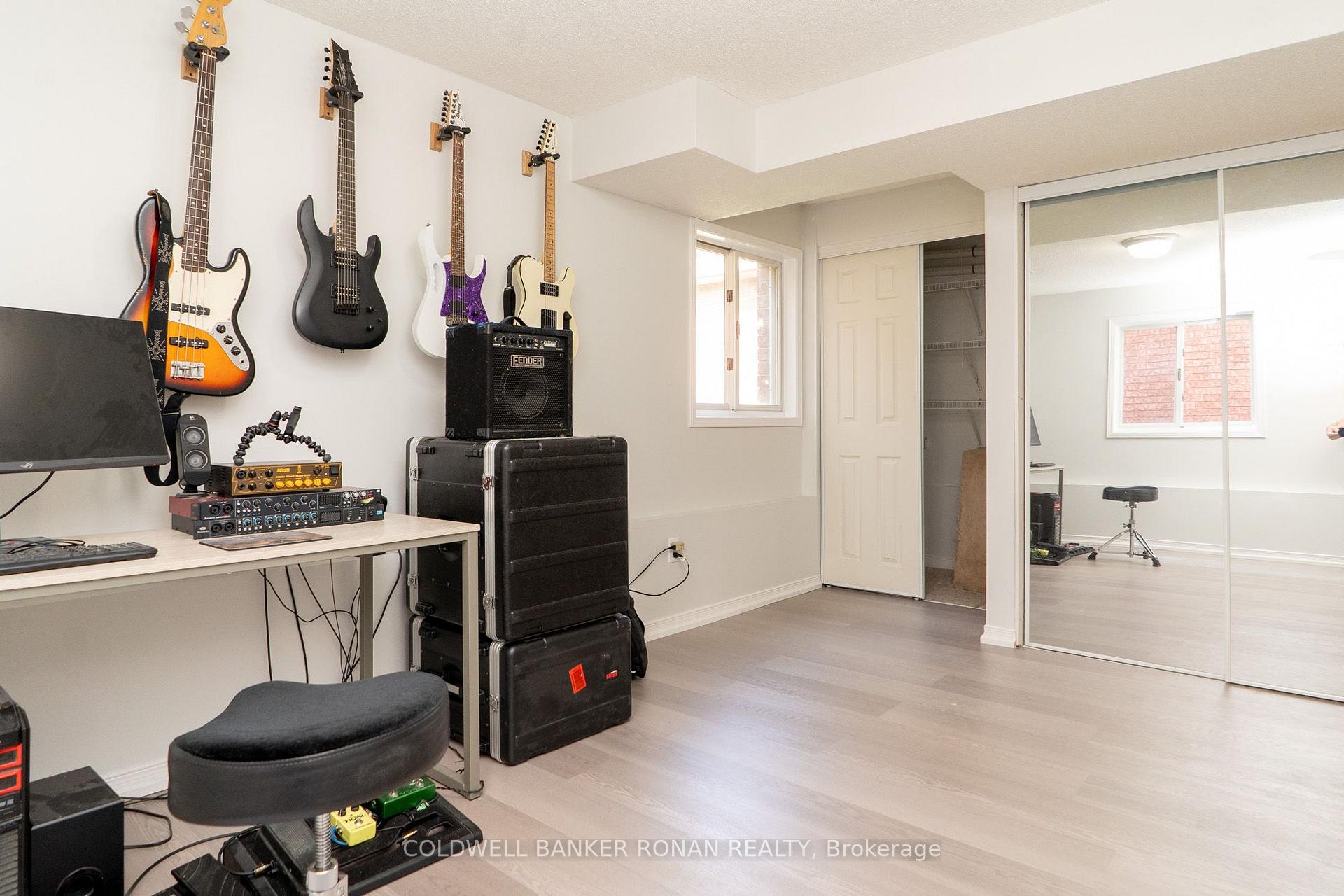 Photo 14 of 37 Ferguson Drive, Barrie, Northwest — HOMEH