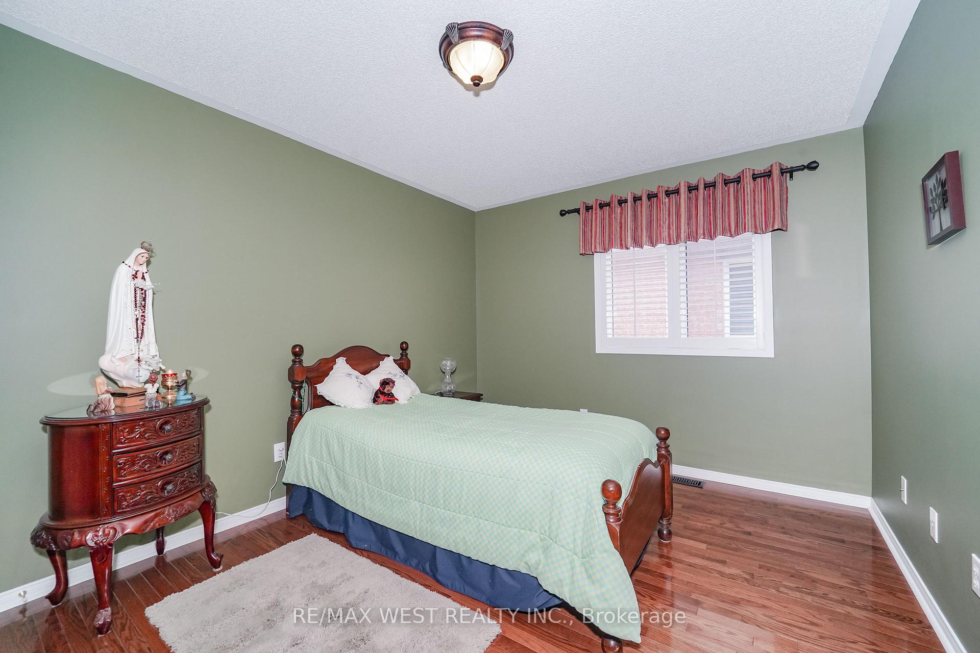 Photo 8 of 63 Lockheed Crescent, Brampton, Fletcher's Meadow — HOMEH