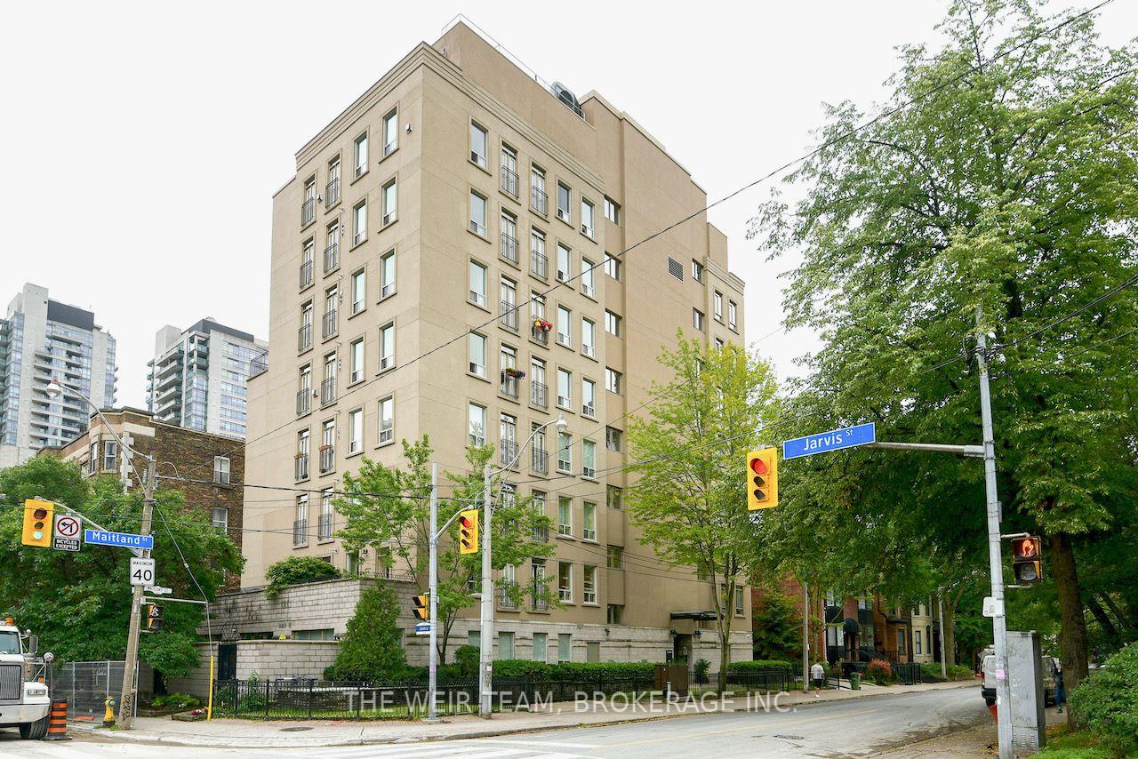 Front of Unit 202, 135 Maitland Street
