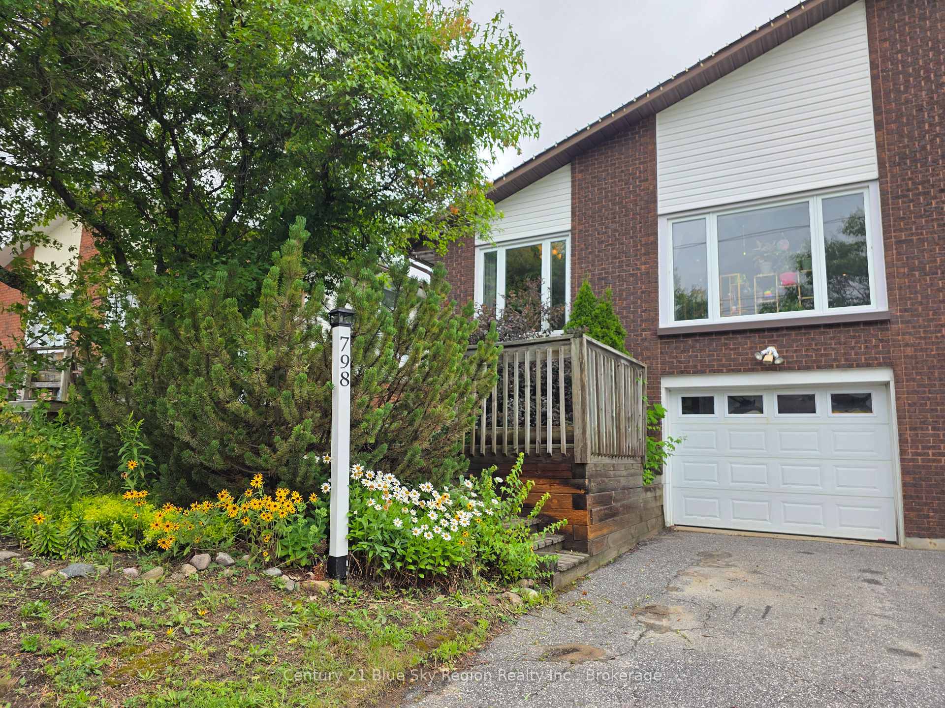 Front of 798 Mckay Avenue