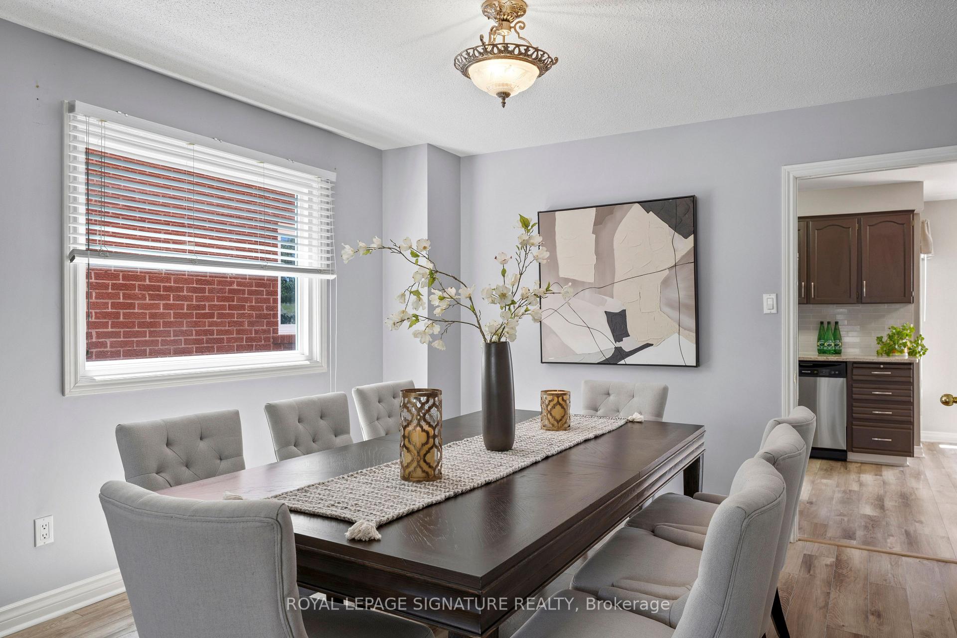Photo 4 of 146 Beaver Bend Crescent, Etobicoke, Eringate-Centennial-West Deane — HOMEH