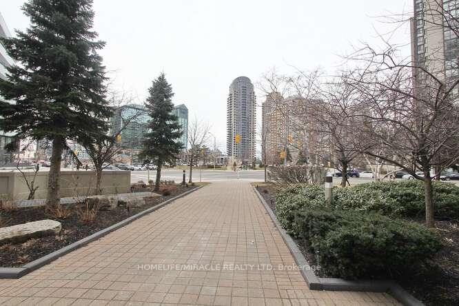 Photo 4 of Unit 806, 400 Webb Drive, Mississauga, City Centre — HOMEH